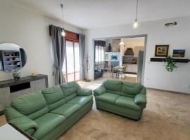 Viesnīca ar autostāvvietu Alloggio spazioso e comodo con parcheggio gratuito pilsētā Adrija