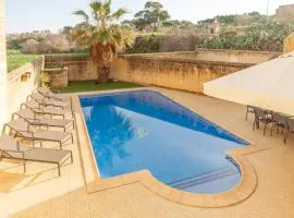 Centre Island Gozitan Farmhouse & Pool - Happy Rentals