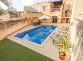 Centre Island Gozitan Farmhouse & Pool - Happy Rentals