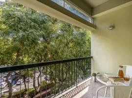 Flat with Balcony at Downtown by Farmers Market