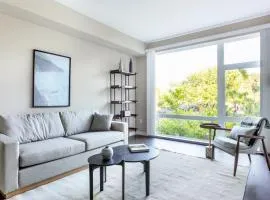 Mountain View 2BR w Gym Pool Garden nr Dining SFO-381