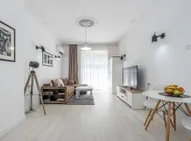 Jazz & Wine apARTment & Next to Sea Garden & Parking & HBO & Netflix & 2 bathrooms