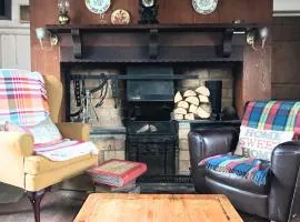Authentic Irish Cottage, Rural Ballymascanlon