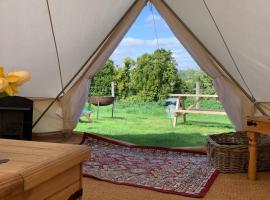 Home Farm Radnage Glamping Bell Tent 2, with Log Burner and Fire Pit, pet-friendly hotel in Radnage
