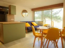 Magnifique appartement de type loft en front de mer avec vue, parking et WiFi