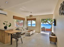 Hamaka condo a beachfront retreat on Simpson Bay Beach، مكان عطلات للإيجار في سيمبسون باي