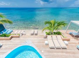 Surfsong Villa- Luxury Water Front Villa for 12, hotell i Maho Reef