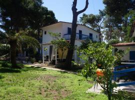 Appartamenti La Villa Peschici, hotel malapit sa Sfinalicchio Beach, Peschici