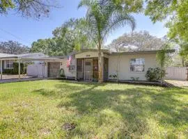 Pet-Friendly Largo Escape with Fire Pit!