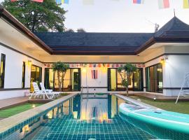 Lucky Villa,Chalong business district, hotel with jacuzzis in Phuket Town