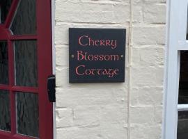 Cherry Blossom Cottage ,4 Cherry Street , Old Town ,Stratford Upon Avon, hotel dengan parking di Shottery