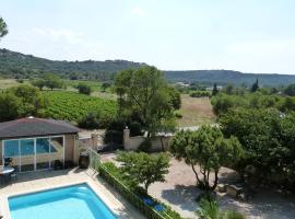 Bienvenue au Clos Saint Pierre, basseiniga hotell sihtkohas Valliguières