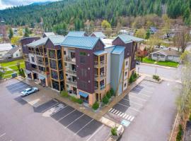 Large Upscale Condo with Full Kitchen Ski Silver Mountain Beautiful Views, appartement à Kellogg
