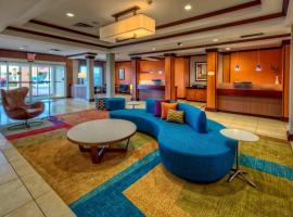 Fairfield Inn & Suites by Marriott Oklahoma City NW Expressway/Warr Acres, hotel perto de Reserva da Vida Selvagem Stinchcomb, Oklahoma City