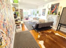Vista unit Close to the City & Airport & Train station and Brighton Le Sands Beach, hotel in Sydney