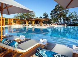 W Costa Rica Resort – Playa Conchal: Playa Conchal'da bir havuzlu otel