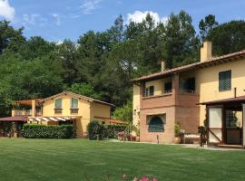 Agriturismo Podere Bucine Basso, hotel v destinaci Lari