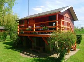 Chalet de l'amitié, cabin in Noyen-sur-Sarthe