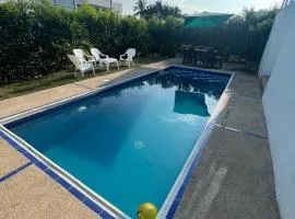 Casa con piscina privada en Carmen de Apicalá