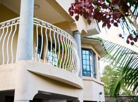 Forget your worries in this serene 5 Bedroom Villa in Ngong, mökki kohteessa Nairobi