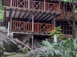 Cabaña Altos de San Carlos, hotel en Santa Marta