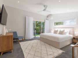 Viesnīca Pet Friendly House Maroochydore - 800m to the Beach pilsētā Marūčidora