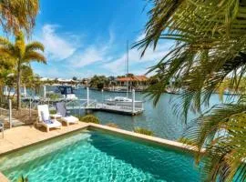 Spacious Canal Home With Pool