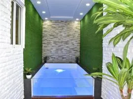 Luxury Apartment with private Jacuzzi/ gym /pool