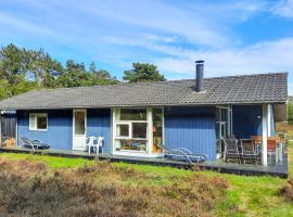 2 Bedroom Beautiful Home In Anholt, hotell i Anholt