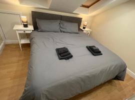 Cozy Penthouse suite happily sleeps up to five, departamento en Halifax