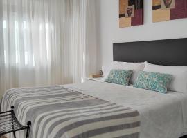 Apartamento ALBACETE CENTRO con 1 plaza de PARKING GRATIS: Albacete'de bir otel