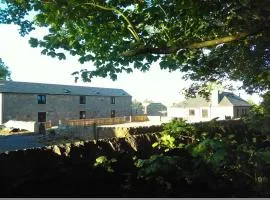 Berryhill East Steading - 3 bedroom 2 bathroom self-catering - sleeps 6 - Private off-road parking - Yard & Shed - Suit Contractors - Peterhead 1 mile - Newly Refurbished - Underfloor Heating - Drying Room - Golf Driving Range - Cafe - Extensive Footpaths