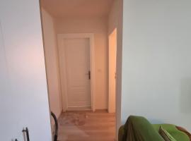 Сдаётся квартира с мебелью и техникой 1+1, hotel in Erdemli