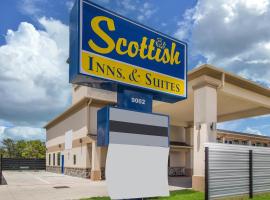 Scottish Inns & Suites Hitchcock-Santa Fe: Hitchcock şehrinde bir engelli dostu otel