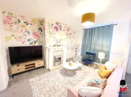 KozyGuru / 2 BR 4Bed / Blossom Garden / Next to Big Retail Park and Train station / Worsley Manchester / 16 mins to City Centre / UMWO187, hotel in Worsley