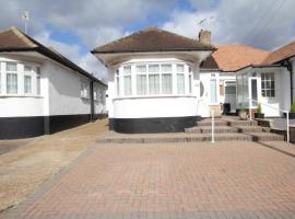 The Ruislip Bungalow, cazare din Ruislip