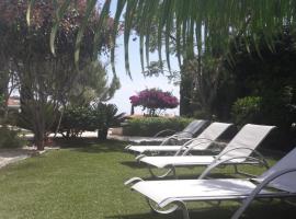Latchi bay Evergreen villa resort、ネオ・チョリオのホテル