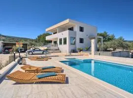 Villa Ming - pool, sea-view and peace