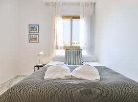 C9 Roomy Luminous 5 Bedroom in Town