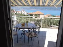 Apartment in Slatine with sea view, terrace, air conditioning, WiFi 5147-1