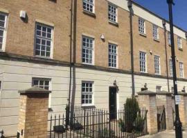 Spacious Stylish House,R/way Museum,Parking,Garden, family hotel in York