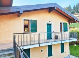 Delightful holiday home in Bosco Valtravaglia with private terrace, íbúð í Montegrino Valtravaglia