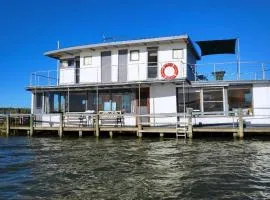 PS Federal Retreat Paddle Steamer Goolwa