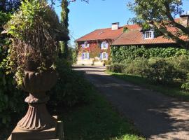 Gîte et Roulotte dans les Vosges, glamping site in Remiremont