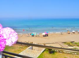 Beachfront 2-bed luxury suite - Agios Gordios, Corfu, Greece, Hotel in Agios Gordios