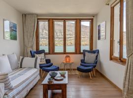 Reflet Bleu du Lac d'Annecy 3 étoiles - Face au lac, Parking gratuit, Paddle board, hotel in Doussard