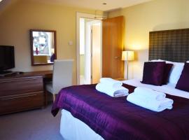 The Ross 2 bedroom apartment in historic Abbey, apartamento em Fort Augustus