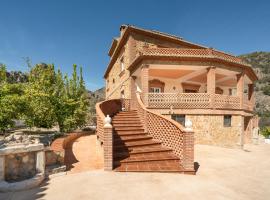 Casa Rural Villa la Gaviota con Piscina y Barbacoa junto a Ruta del Gollizno en Olivares, country house in Olivares