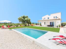 Villa Albaimar with swimming pool and garden, hotel v destinaci Llubí