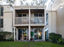 Villas by The Sea Two Bedroom Apartment, apartment in Jekyll Island